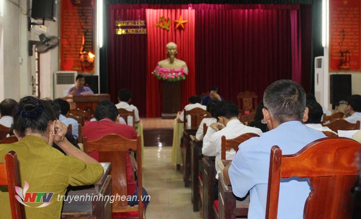 Toàn cảnh cuộc họp.