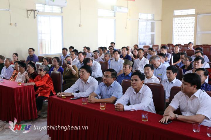 Các đại biểu tham dự.