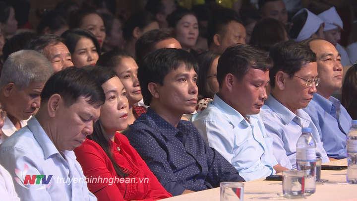 Các đại biểu tham dự.