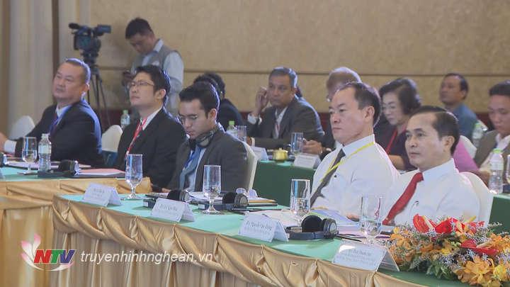 Các đại biểu tham dự.