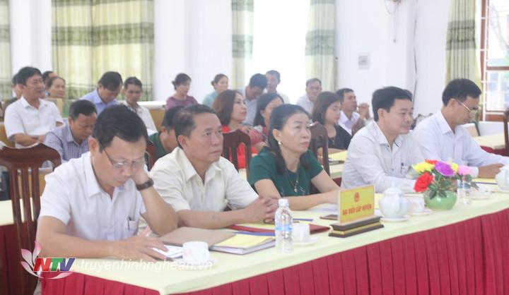 Các đại biểu tham dự.