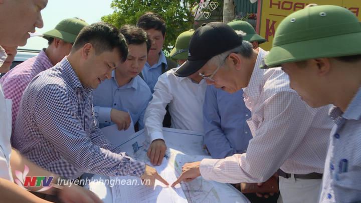 Đoàn giám sát của Quốc hội kiểm tra tiến độ  M.PG88 Vào bóng đường cao tốc Bắc- Nam. (Tư liệu)
