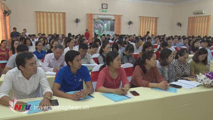 Các đại biểu tham dự.