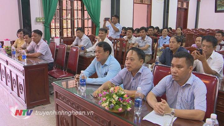 Các đại biểu tham dự.