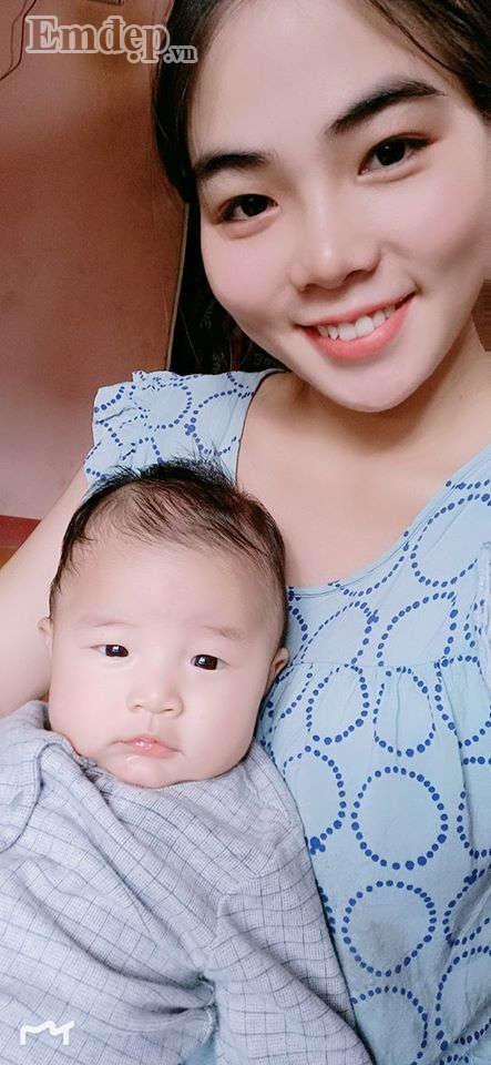 Mẹ trẻ 9X luôn chú trọng cách nấu cháo sao cho không bị thất thoát dinh dưỡng (Ảnh: NVCC)