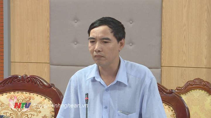 Đại diện Ủy ban MTTQ tỉnh góp ý vào dự thảo.