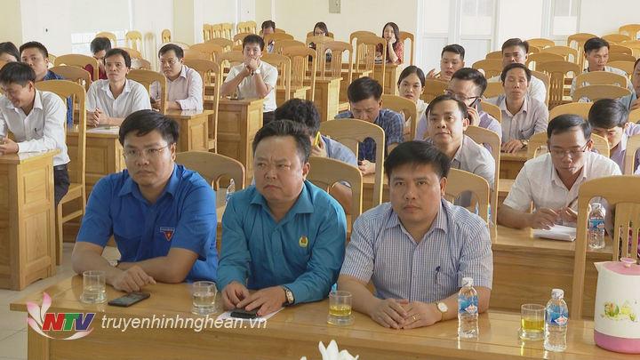Các đại biểu tham dự.