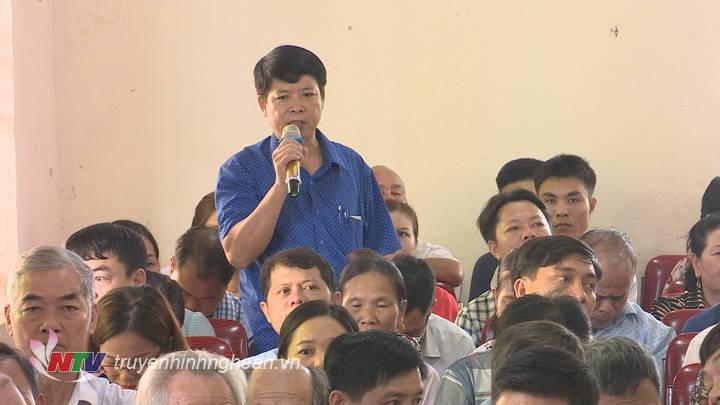 Các cử tri nêu ý kiến.