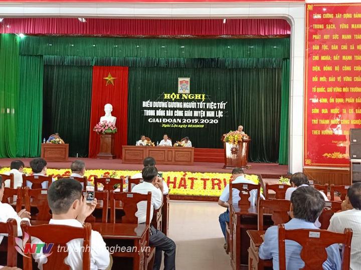 Toàn cảnh hội nghị.
