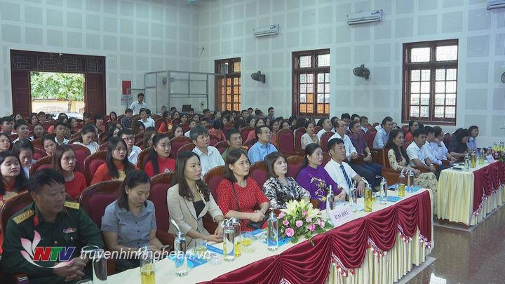 Các đại biểu tham dự.