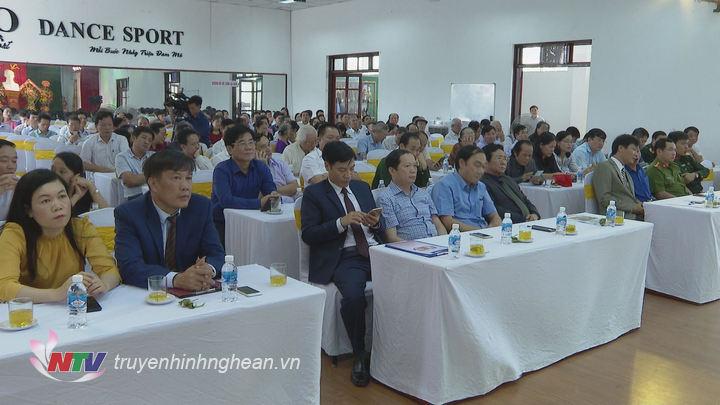 Các đại biểu tham dự.