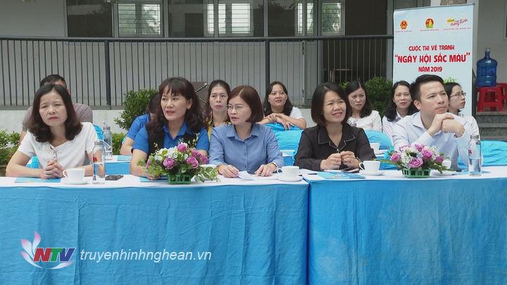 Các đại biểu tham dự.