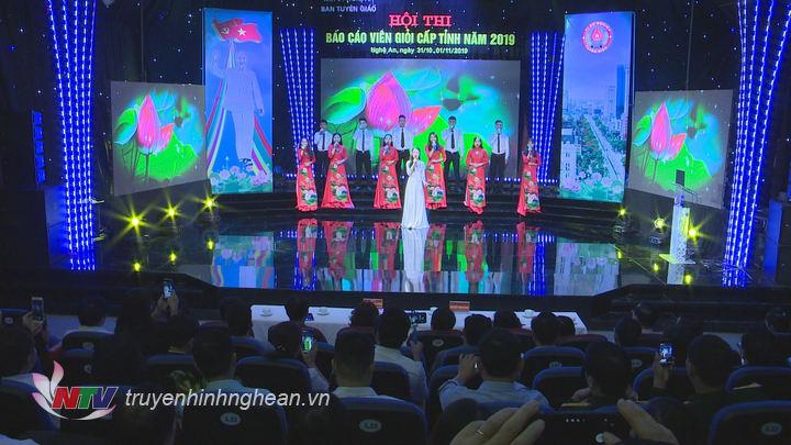 Tiết mục văn nghệ chào mừng.
