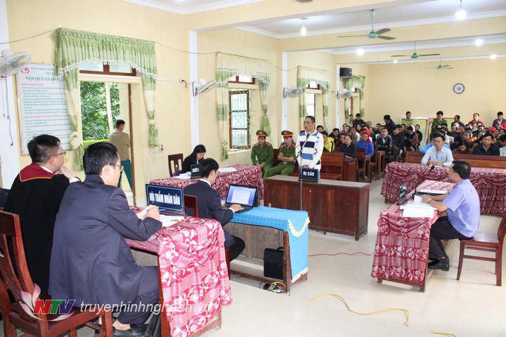 Quang cảnh phiên tòa.