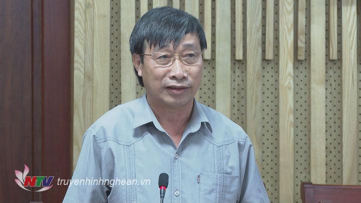 Đại diện lãnh đạo sở NN&PTNT báo cáo tình hình dịch bệnh tại hội nghị.