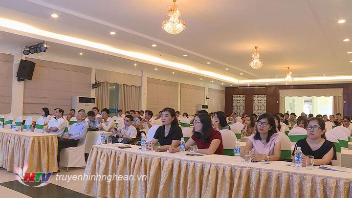 Các đại biểu tham dự.