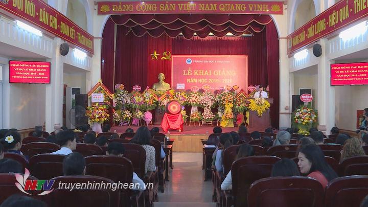 Toàn cảnh lễ khai giảng.
