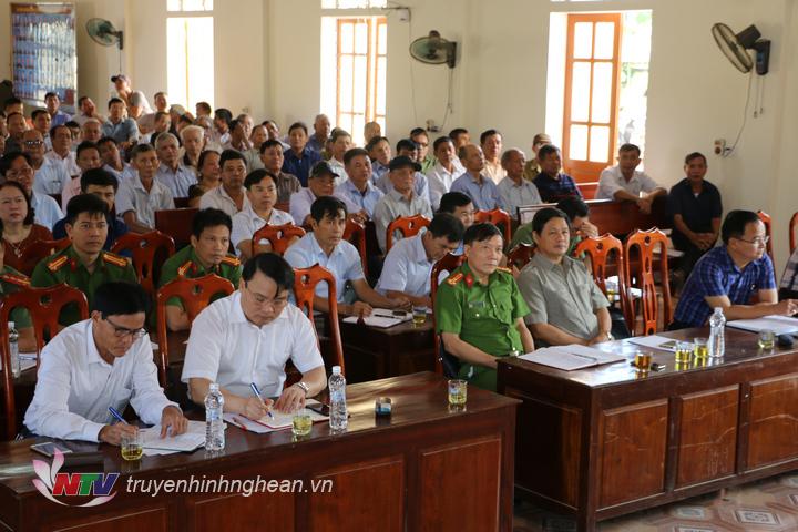 Toàn cảnh buổi tiếp xúc.