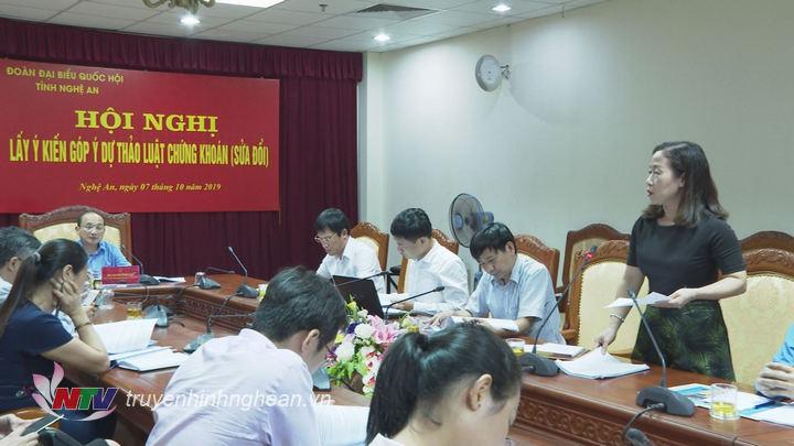 Các đại biểu phát biểu tại hội nghị.