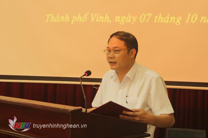 đồng chí Hồ Đăng Tài – Phó Trưởng Ban Tổ chức Tỉnh ủy công bố các Quyết định chuyển giao.