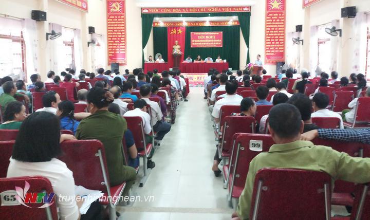 Toàn cảnh hội nghị tiếp xúc cử tri.