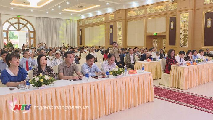 Các đại biểu tham dự.