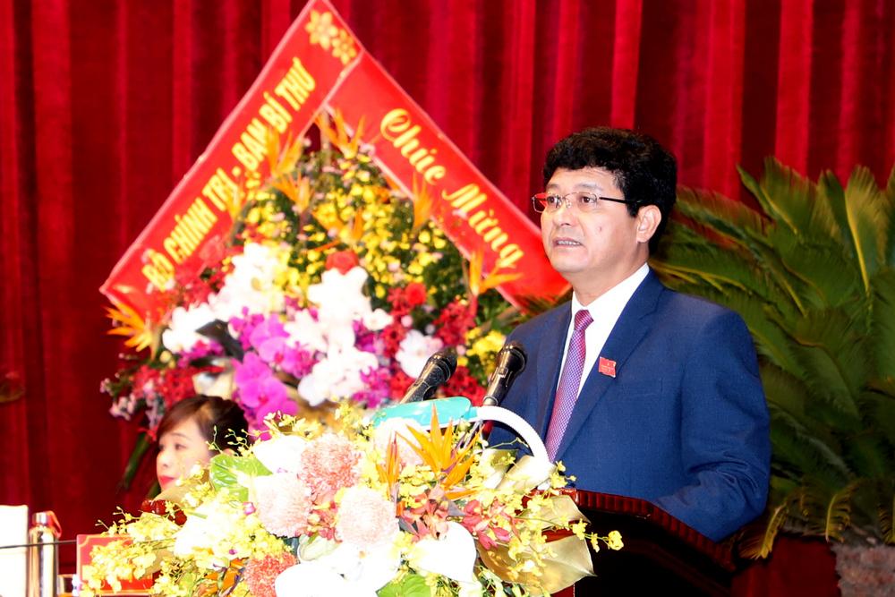 Đồng chí Phạm Trọng Hoàng, thay mặt Đoàn Thư ký lên trình bày Dự thảo Nghị quyết PG88 go Nạp Rút Tiền.
