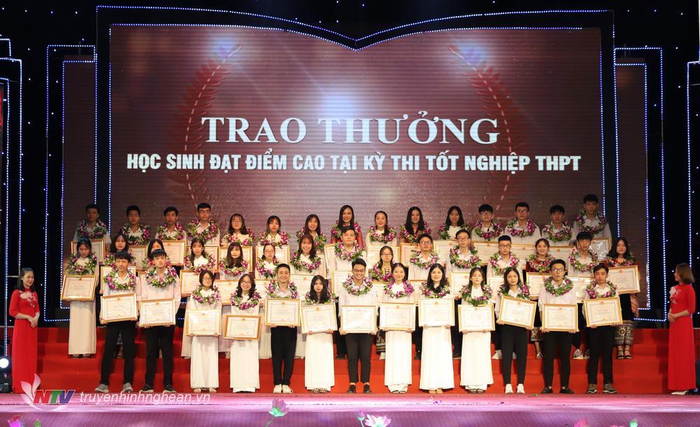 Lễ trao thưởng học sinh giỏi