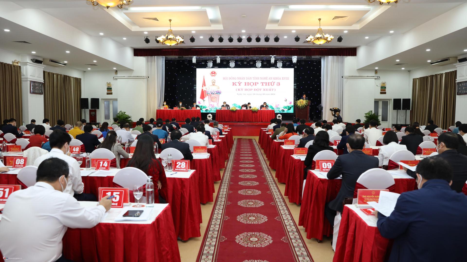 Toàn cảnh kỳ họp.
