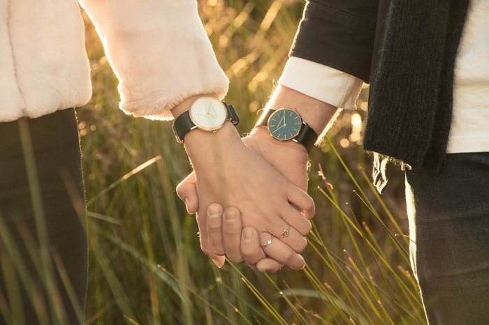 Ngày 20/10 nên tặng gì cho bạn gái? Quần áo, phụ kiện là lựa chọn phổ biến.