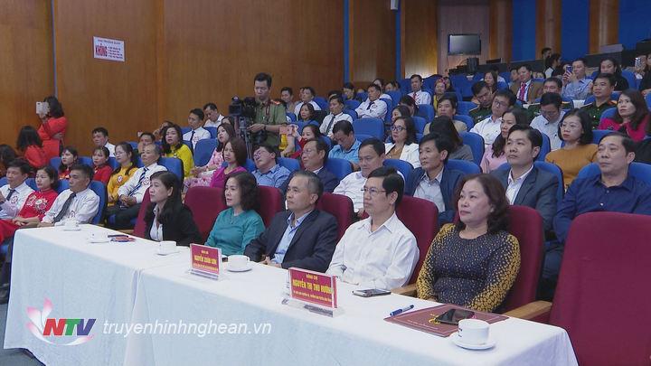 Các đại biểu tham dự.