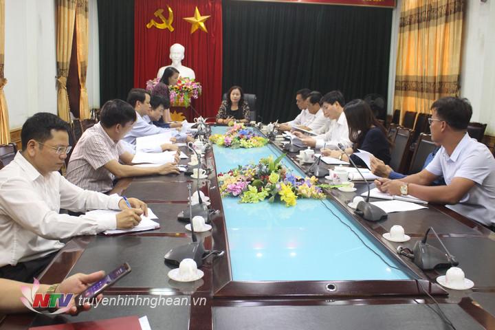Toàn cảnh buổi làm việc.