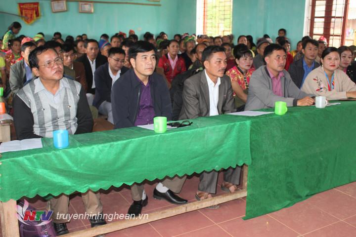 Các đại biểu tham dự.