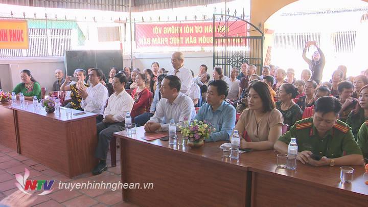 Các đại biểu tham dự.