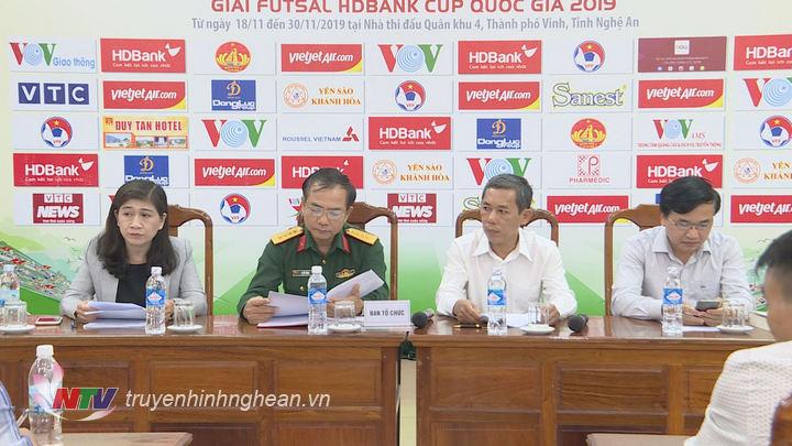 Các đại biểu tham dự.
