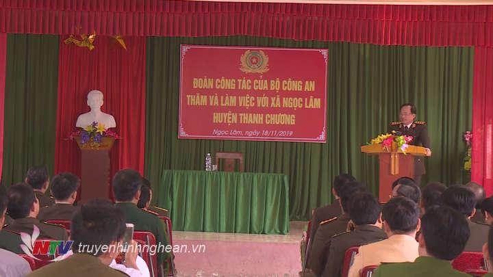 Toàn cảnh buổi làm việc.