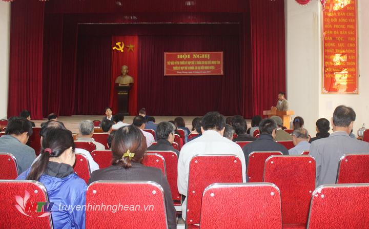 Toàn cảnh buổi tiếp xúc.