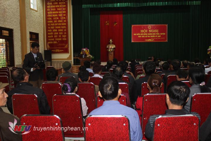 Toàn cảnh buổi tiếp xúc cử tri.