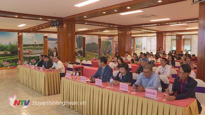 Các đại biểu tham dự.