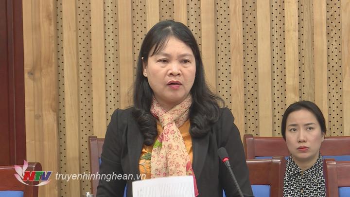 Đại diện lãnh đạo sở Công thương báo cáo tại cuộc họp.