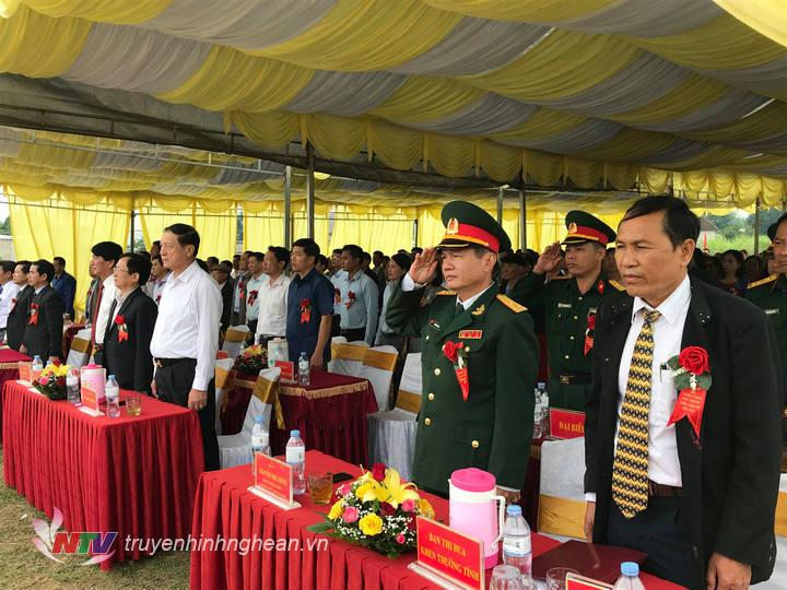 Các đại biểu tham dự buổi lễ.