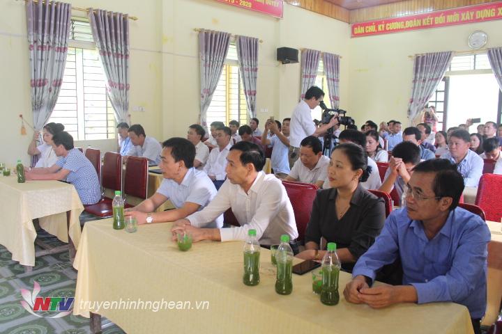 Các đại biểu tham dự Lễ công bố Quyết định của Ban Thường vụ Huyện ủy về công tác cán bộ tại xã Bắc Sơn.