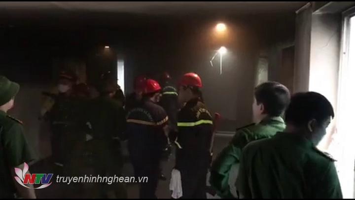 Lực lượng chức năng nhanh chóng có mặt kịp thời để dập tắt đám cháy.