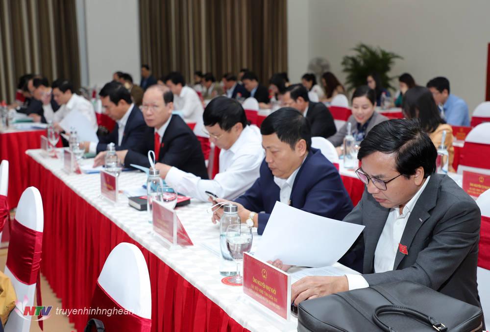 Các đại biểu tham dự kỳ họp.