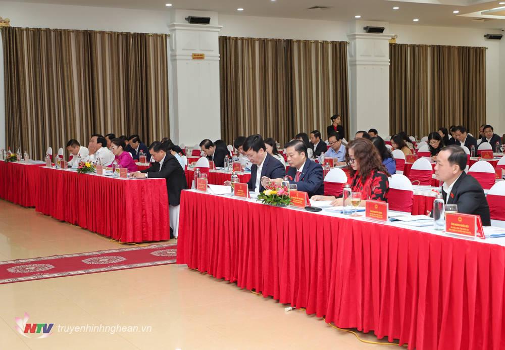 Các đại biểu tham dự kỳ họp.