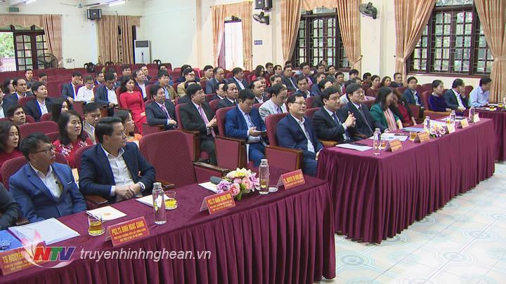 Các đại biểu tham dự.