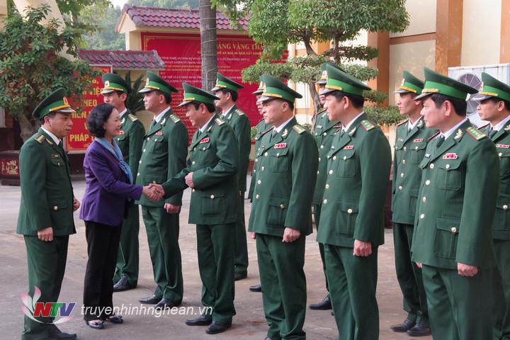 Cán bộ chủ chốt Bộ chỉ huy BĐBP tỉnh PG88 go Bắn cá đón đồng chí Trương Thị Mai, Ủy viên Bộ Chính trị, Bí thư Trung ương Đảng, Trưởng ban Dân vận Trung ương đến thăm đơn vị