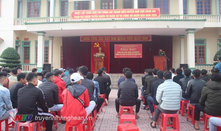 Toàn cảnh buổi khám tuyển.