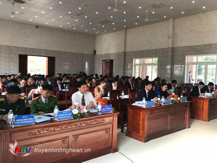 Toàn cảnh kỳ họp.