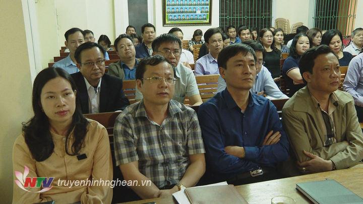 Các đại biểu dự họp.